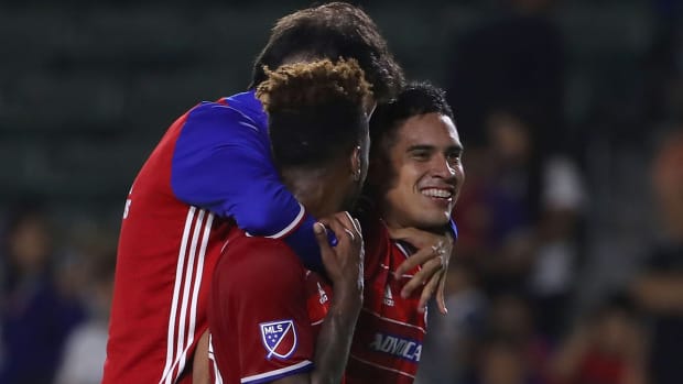 ulloa-fc-dallas-topper.jpg